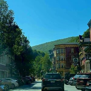 Meet your Posher, Samia